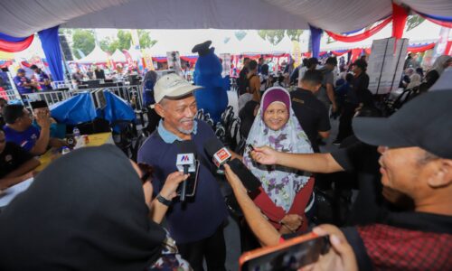 PEJABAT KETUA MENTERI JAUH, HEBAT DEKATKAN KAMI DENGAN PEMIMPIN