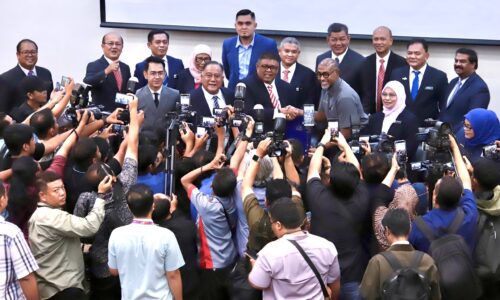 DUN MELAKA BUBAR, URUSAN KERAJAAN NEGERI TERUS BERJALAN SEPERTI BIASA