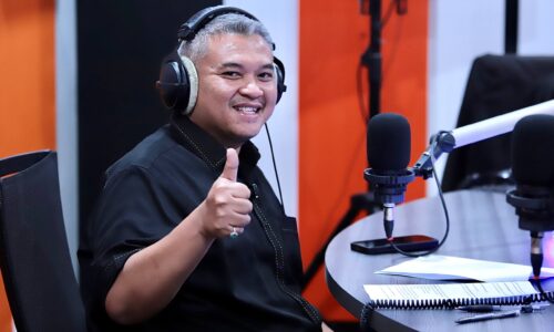 MELAKA MEDAN MUSYAWARAH RUNGKAI POLEMIK SEJARAH TANAH MELAYU
