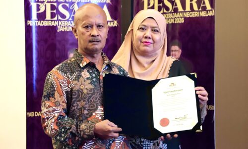 DEMI RAKYAT, IMRAN REDAH HUJAN BERBAJU RAYA JAGA PINTU AIR