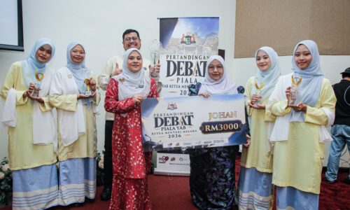 LAMA MENYEPI, IPG KAMPUS PEREMPUAN MELAKA BANGKIT JADI JUARA DEBAT