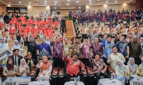 DEBAT PIALA KETUA MENTERI BENTUK MAHASISWA BERFIKIRAN KRITIS