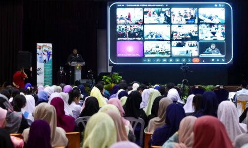 ‘DULU SAYA ANAK PENOREH GETAH’ – AB RAUF MAHU WARISKAN KERAJAAN TERBAIK UNTUK ANAK MUDA MELAKA