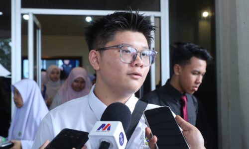 SENTUHAN KASIH KETUA MENTERI NYALAKAN SEMANGAT CALON SPM MELAKA