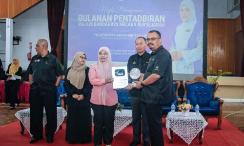 PENJAWAT AWAM PERLU HATI-HATI KONGSI MAKLUMAT