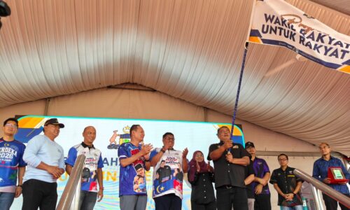 WRUR MELABUHKAN TIRAI, TETAPI KHIDMAT KEPADA RAKYAT TIDAK BERNOKTAH