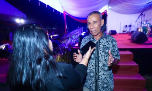 ADENAN JADI INSPIRASI, MASIH LIGAT DI PADANG MESKIPUN SUDAH DI USIA EMAS