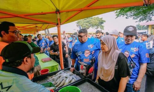 WRUR TANJUNG BIDARA: BENIH SAYUR PERCUMA CETUS SEMANGAT USAHAKAN KEBUN KECIL