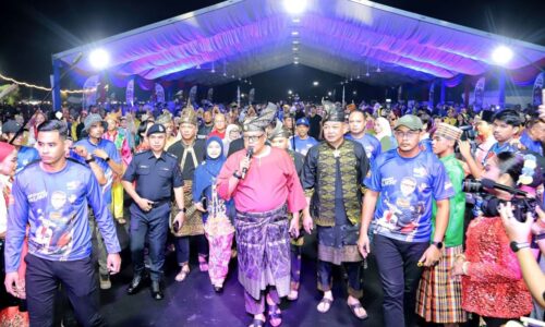 WRUR: 2,300 RAKYAT MEMERLUKAN DISANTUNI, TERIMA BANTUAN RM345,000