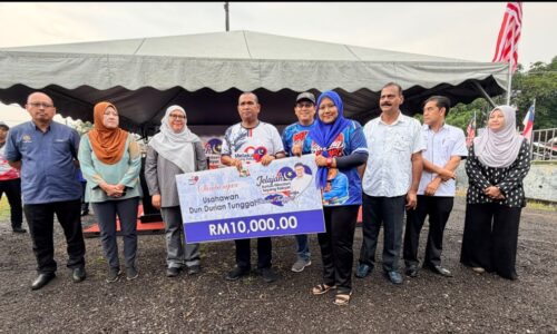 JELAJAH KETUA MENTERI SAYANG RAKYAT DUN DURIAN TUNGGAL TERIMA SAMBUTAN LUAR BIASA
