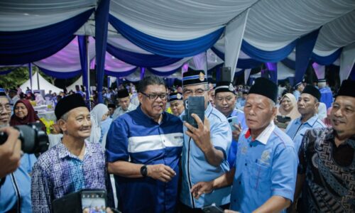 MELAKA HARGAI JASA PESARA POLIS