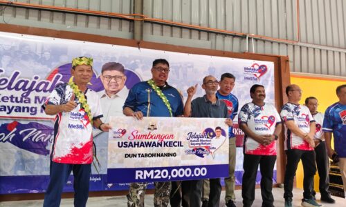 TOK RAUF BUKA JALAN BANTU RAKYAT TABOH NANING BAIKI KEHIDUPAN