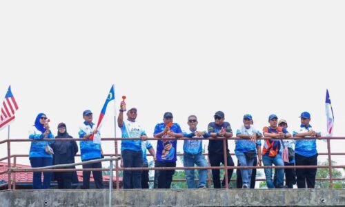 WRUR AYER LIMAU: 80 PEMANCING SERTAI PERTANDINGAN MEMANCING UDANG GALAH SEPIT BIRU