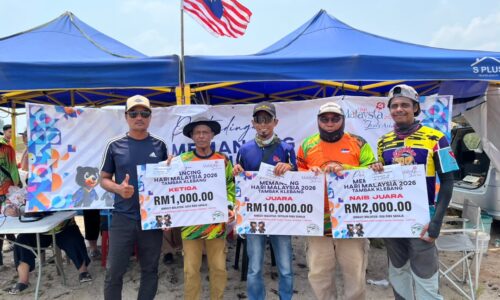 IKAN MALONG 2.73KG BAWA REZEKI HARI MALAYSIA BUAT PEMANDU LORI