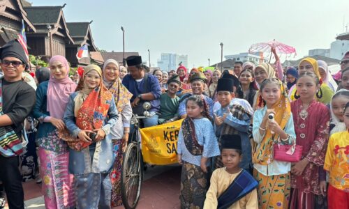 3,000 SERLAH SEMANGAT MALAYSIA DALAM KERETAPI SARONG MELAKA