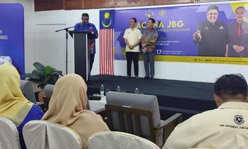 WRUR TANJUNG BIDARA: INISIATIF TURUN PADANG ERAT HUBUNGAN RAKYAT DAN JABATAN BANTUAN GUAMAN
