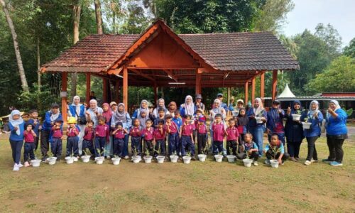 MPHTJ ANJUR PROGRAM CINTAKAN ALAM SEKITAR UNTUK MURID TABIKA