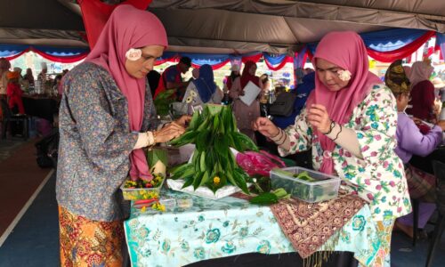 SIRIH JUNJUNG SEBAGAI ‘KEPALA ADAT’ LAMBANG KESOPANAN, ADAB ORANG MELAYU