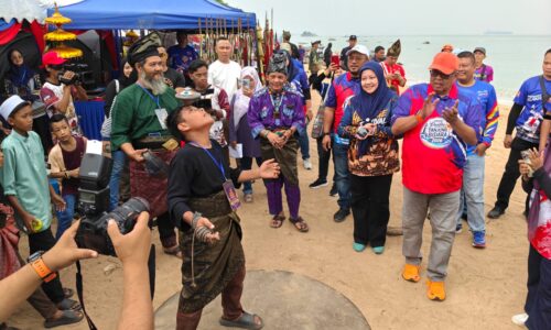 GAYA PENDEKAR GASING CURI PERHATIAN KETUA MENTERI