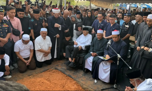 JENAZAH TUN DR SITI HASMAH SELAMAT DISEMADIKAN DI PUSARA NEGARA PRESINT 20