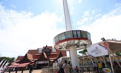 MELAKA BELANJA DOKTOR NAIK MENARA TAMING SARI PERCUMA