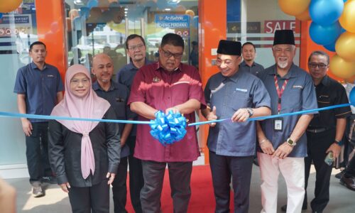 AB RAUF MAHU INSTITUSI KEWANGAN BANTU USAHAWAN MELAKA BERKEMBANG