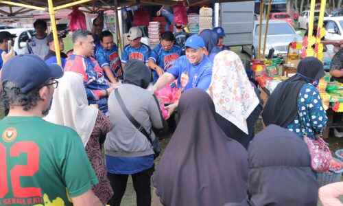 TOK RAIS BAWA JUALAN MURAH KE 10 LOKASI DI DUN SUNGAI UDANG