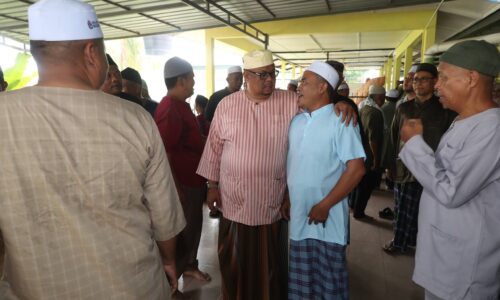 TOK RAUF TUNAI SOLAT JUMAAT DI MASJID JAMEK TANJUNG BIDARA