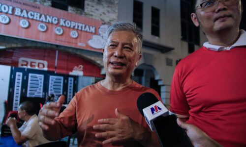 SIKAP MESRA, RENDAH DIRI AB RAUF DISENANGI RAKYAT