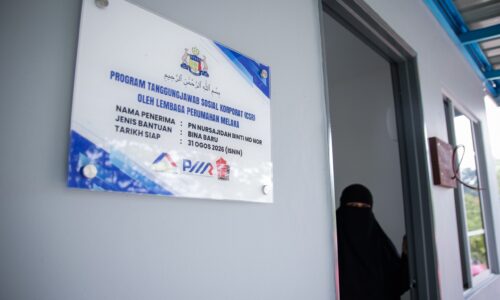 DARI PONDOK ZINK NURSAJIDAH BERTEDUH DI RUMAH SELESA HASIL KEMAKMURAN MELAKA
