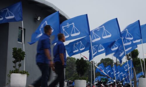 SEMANGAT ‘GELOMBANG BIRU’ GEGAR MITC