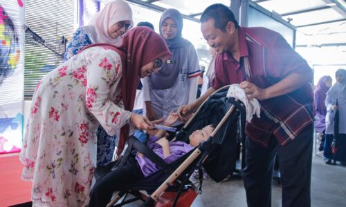ISTERI TPM, TOK HAMEED SANTUNI ANAK ISTIMEWA AYER LIMAU
