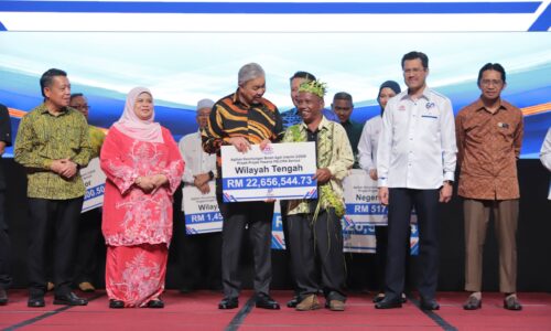 FELCRA SEDIA BANTUAN KHAS PESERTA B40 TUNGGU HASIL TANAM SEMULA