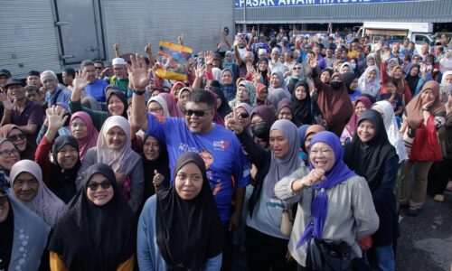 TOK RAUF TERHARU JUALAN MURAH DAPAT SAMBUTAN LUAR BIASA ORANG MASJID TANAH