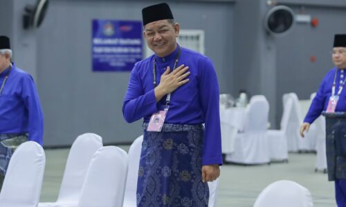 TOK AJAK YAKIN TELOK MAS ‘KEKAL BIRU’