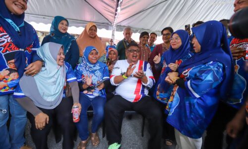 MeSRa: MELAKA PERKASA WANITA, KUATKAN KELUARGA, BINA KOMUNITI
