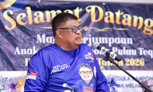 TOK RAUF SEBAK KONGSI PERJALANAN GENGGAM PHD PADA USIA 65 TAHUN