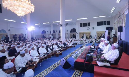 LEBIH 2,000 UMAT ISLAM IMARAHKAN MELAKA BERMUNAJAT