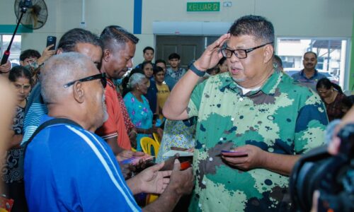 RM200,000 PERUNTUKAN DEEPAVALI UNTUK MASYARAKAT INDIA MASJID TANAH