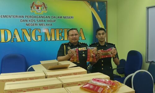 KAUT UNTUNG JUAL MINYAK MASAK SUBSIDI DICAMPUR MINYAK KOTOR, 2 LELAKI DITAHAN
