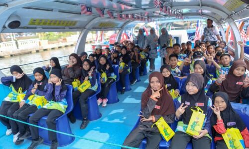 PPSPM SASAR 5,000 MURID SERTAI PAKEJ SEKOLAH MELAKA RIVER CRUISE