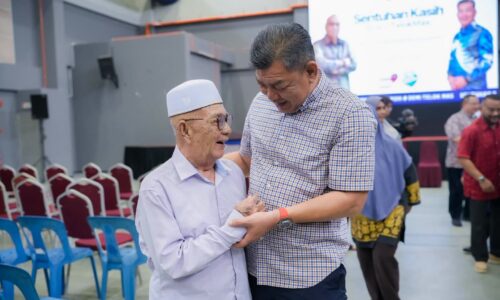 SENTUHAN KASIH EMGS RINGANKAN BEBAN 300 PENDUDUK TELOK MAS