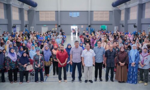 PELAJAR ANTARABANGSA PACU EKONOMI KOMUNITI