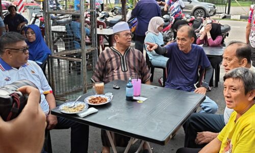 TOK RAUF SELESA DUDUK SEMEJA, DENGAR SUARA HATI RAKYAT