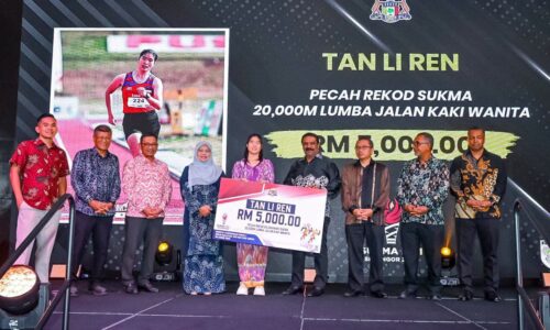 BARU 16 TAHUN SUDAH CIPTA REKOD, LI REN IDAM HADIAHKAN EMAS UNTUK NEGARA