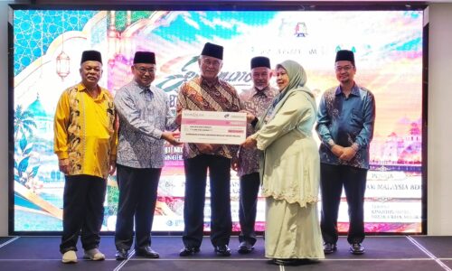 GERAN RM5,000 BANTU 45 USAHAWAN MUALAF MELAKA KEMBANG PERNIAGAAN