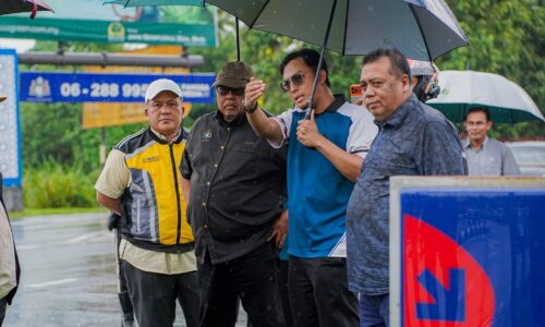 DUN AYER LIMAU: LEBIH RM1 JUTA NAIK TARAF JALAN, LONGKANG